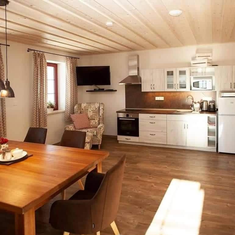 Apartmany Fiserka โรกีนีซ นัด ยีเซอโร ภายนอก รูปภาพ