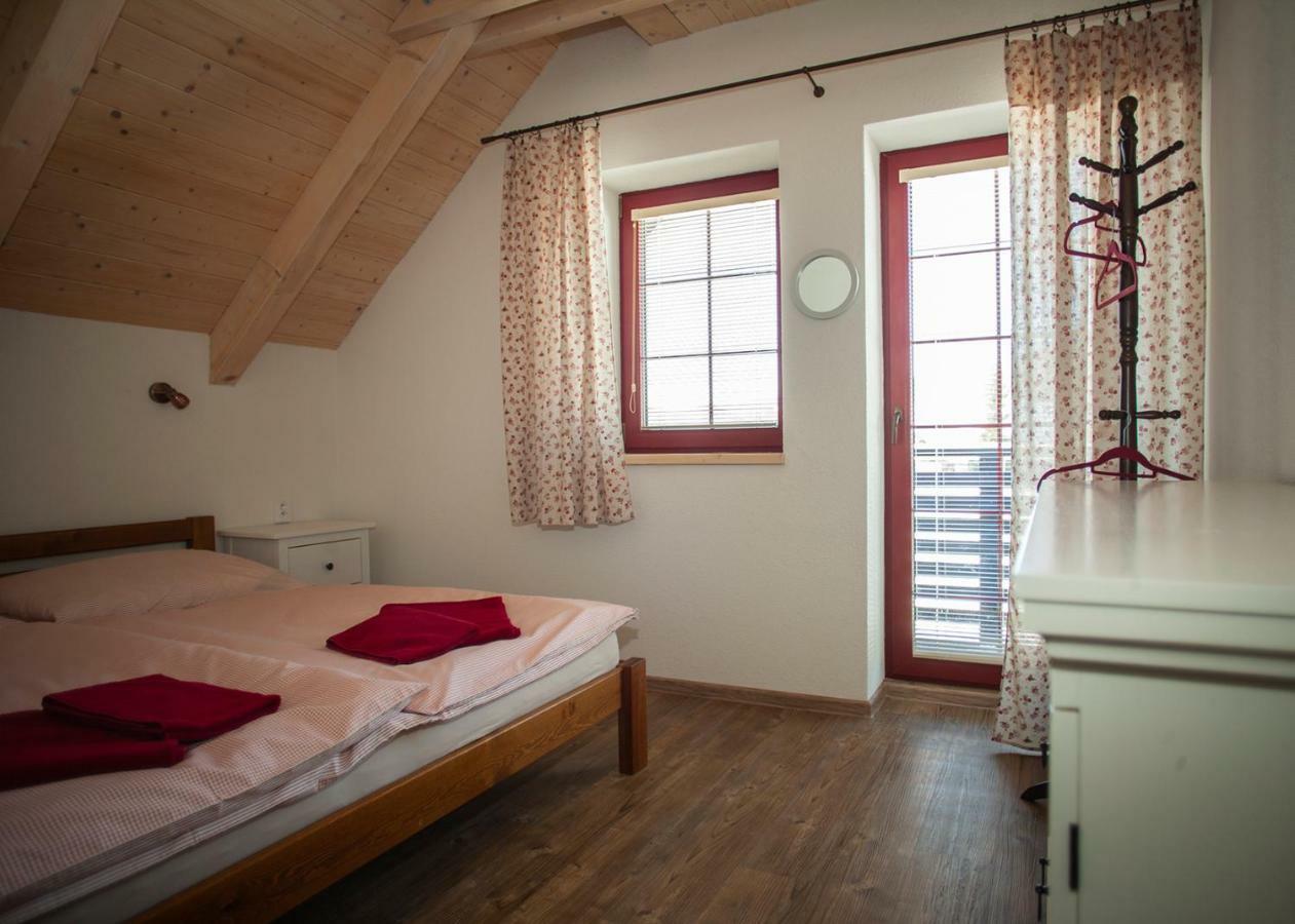 Apartmany Fiserka โรกีนีซ นัด ยีเซอโร ภายนอก รูปภาพ